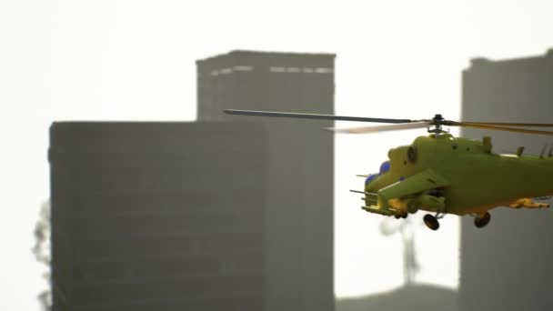 Κίτρινο Ελικόπτερο Κατά Διάρκεια Επιχείρησης Διάσωσης Στην Πόλη Κινούμενα Σχέδια — Αρχείο Βίντεο