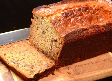 Fırından yeni çıkmış muz ekmeği