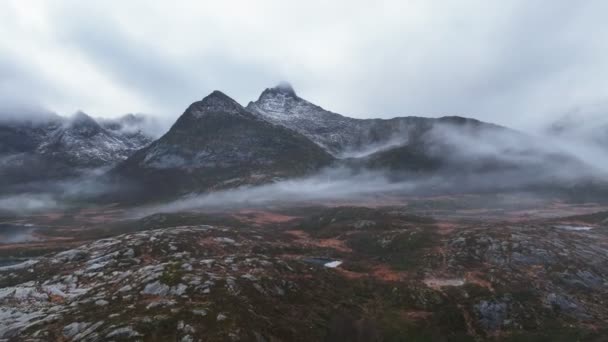 Imagens Aéreas Picos Noruega Com Lago Imagens Voo Suaves Com — Vídeo de Stock