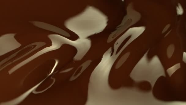 Σούπερ Αργή Κίνηση Της Μαύρης Ζεστής Σοκολάτας Πιτσίλισμα Close Κινηματογραφημένο — Αρχείο Βίντεο