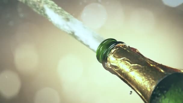 Супер Повільний Рух Вибуху Шампанського Блискучими Частинками Знято Високошвидкісній Кінокамері — стокове відео