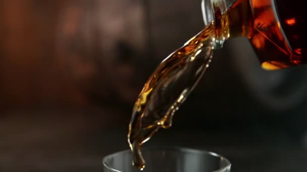 Super Slow Motion Pouring Whiskey Drink Camera Motion Filmed High — Stock Video