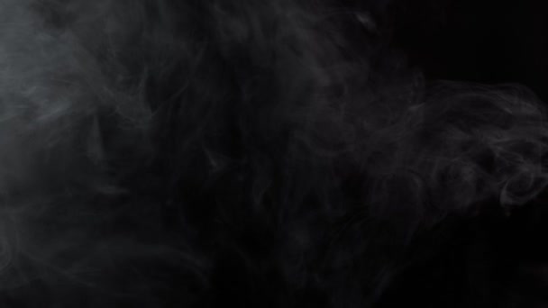 Super Slow Motion Van Witte Rook Textuur Geïsoleerd Zwarte Achtergrond — Stockvideo