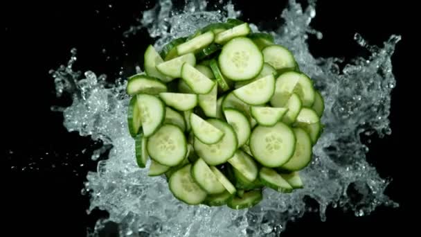 Super Zeitlupe Der Mischung Salat Mit Spritzwasser Schwarzer Hintergrund Gefilmt — Stockvideo