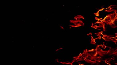 Kara Arkaplanda Kıvılcımlar Olan Çok Yavaş Ateş Hareketi. Yüksek Hız Sinema Kamerası, 1000fps.