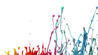 Beyaz arka planda izole edilmiş dans renklerinin süper yavaş çekimi. Yüksek hızlı sinema kamerası, 1000 fps..