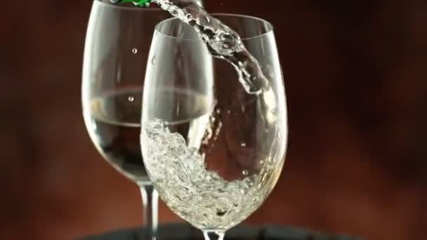 Super Slow Motion Pouring White Wine Glass Speed Motion Filmed — 비디오