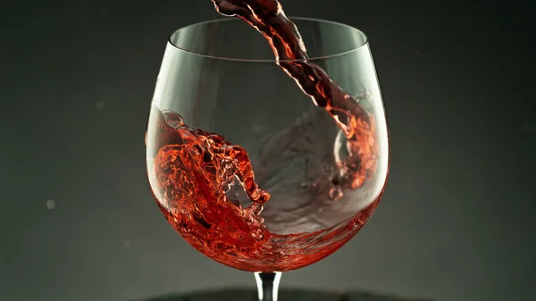 Pouring Red Wine Glass Macro Shot Freeze Motion Detail — Stock Photo, Image