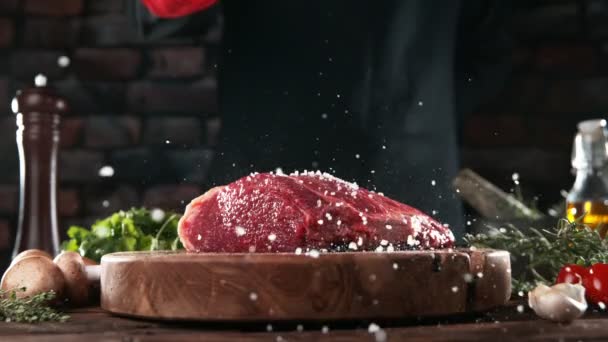Super Zpomalený Pohyb Padajícího Koření Hovězí Steak Natočeno Vysokorychlostní Kameře — Stock video