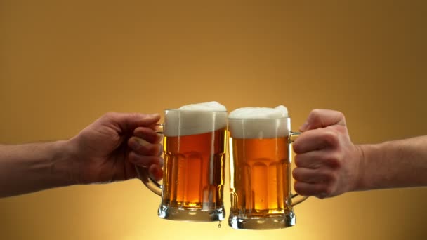 Super Slow Motion Hitting Beer Mugs Together Cheers Concept Filmed — Vídeos de Stock
