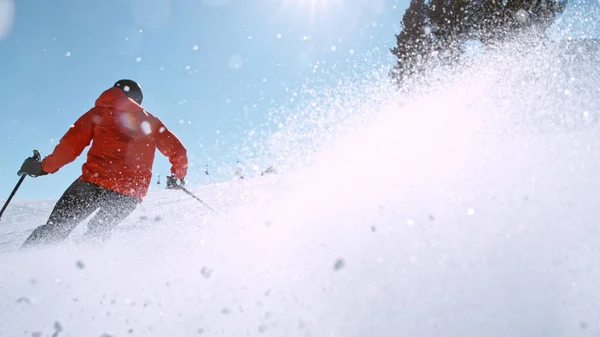 Esquiador Paseo Libre Corriendo Colina Abajo Nieve Polvo Vuela Aire —  Fotos de Stock