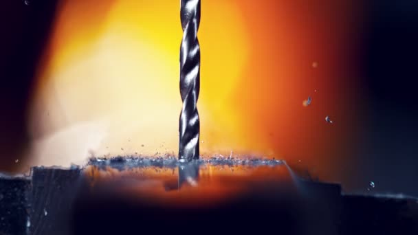 Movimento Super Lento Detalhe Uma Broca Perfuração Tubo Alumínio Filmado — Vídeo de Stock