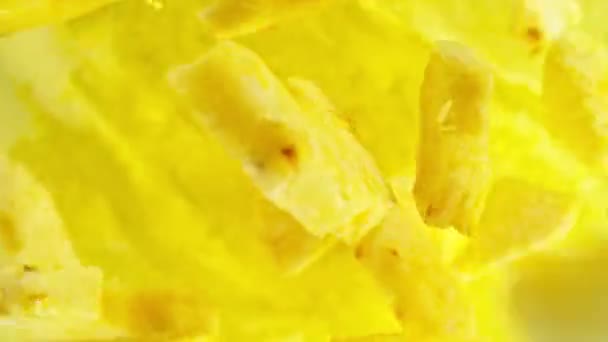 Szuper Lassított Felvétel Forgó Ananászszeletekről Felülnézetből Nagysebességű Mozi Kamerával 1000 — Stock videók