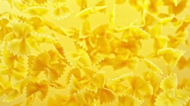 Super Zeitlupe Des Fliegens Ungekochte Italienische Pasta Farfalle Gefilmt Mit — Stockvideo