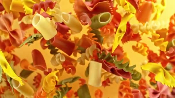 Super Slow Motion Flying Uncooked Italian Pasta Mix Filmé Sur — Video