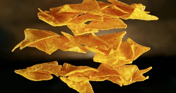 Patatas Fritas Volando Aire Mosca Comida Chatarra Aislada Sobre Fondo — Foto de Stock