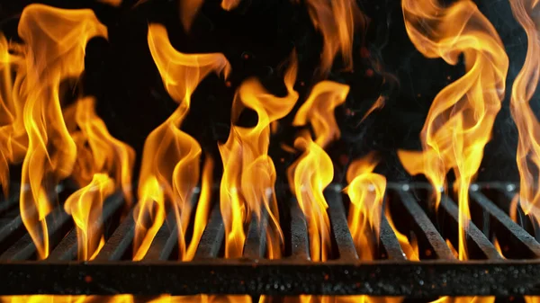 Grill Mit Flammen Leere Feuergitter Auf Schwarzem Hintergrund — Stockfoto