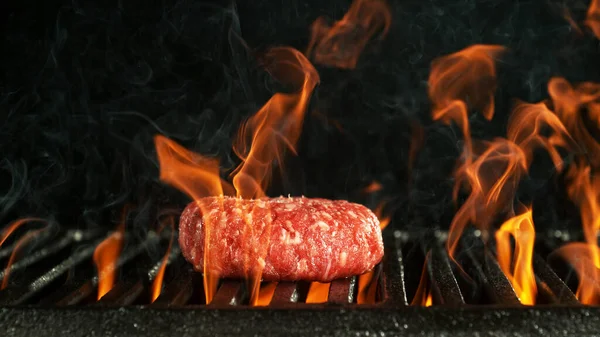 Barbecue Grill Raw Beef Steak Barbecue Fire Grid Black Background — Stock Photo, Image