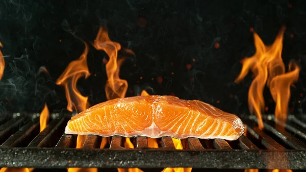 Barbecue Grill Raw Salmon Steak Barbecue Fire Grid Black Background — Stock Photo, Image