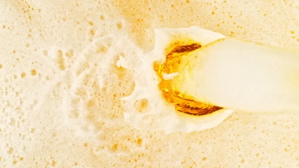 Süper Yavaş Çekimde Makro Bardakta Bira Iyi Görüntü Yüksek Hızlı — Stok video