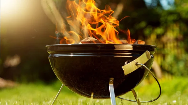 Barbecue Grill Mit Feuer Freien Garten — Stockfoto