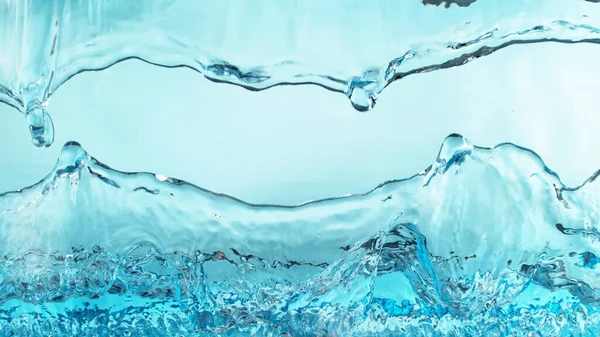 抽象的水在蓝色背景上被分离出来 冻结运动 头顶构图 — 图库照片