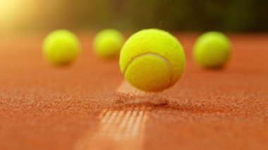 İnternetteki Tenis Topuna Vurmanın Süper Yavaş Hareketi. Düşük Odaklanma Derinliği. Yüksek Hız Sinema Kamerası, 1000fps.