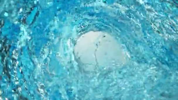 Super Pomalý Pohyb Stříkající Vodní Vlny Vytváření Tvaru Tunelu Natočeno — Stock video