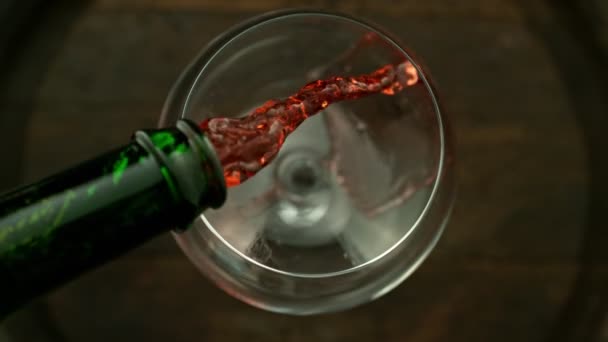 Super Slow Motion Pouring Red Wine Glass Speed Motion Filmed — Stockvideo
