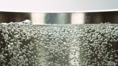 Süper Yavaş Kaynayan Su Kaynayan Su Hareketi. Yüksek Hız Sinema Kamerası, 1000 fp..