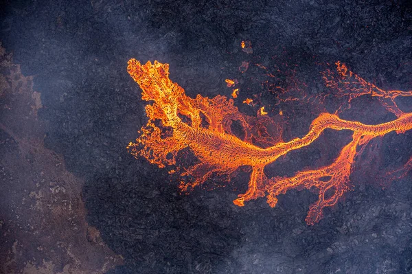 Flygfoto Spridning Smält Lava Från Vulkanen Vackra Naturkrafter Skapar Abstrakt — Stockfoto