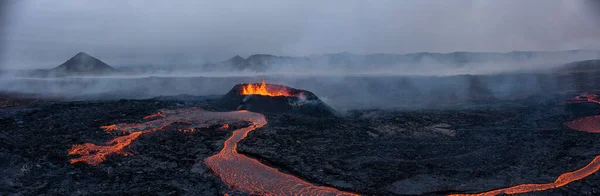 火山噴火の空中パノラマビュー リトルヒル アイスランドのファラデルス フィオール火山システム レイキャニアス半島 高リゾリューションウルトラワイドイメージ — ストック写真