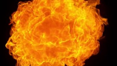 Siyah arka planda izole edilmiş süper yavaş ateş patlaması. Yüksek hızlı sinema kamerası, 1000 fps. Hız rampası etkisi.