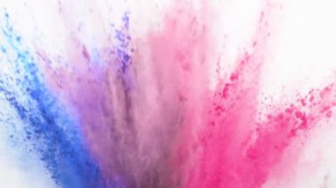 Beyaz arka planda izole edilmiş süper yavaş renkli barut patlaması. Yüksek hızlı sinema kamerası, 1000fps.