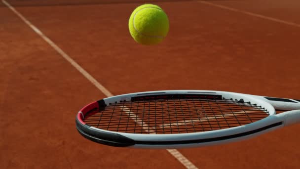 Super Slow Motion Dribbling Tennis Ball Rocket Clay Court Filmado — Vídeo de stock
