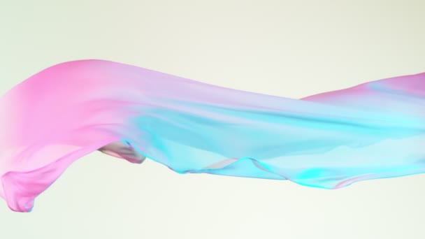 Super Langzame Beweging Van Golvende Transparante Gekleurde Doek Gefilmd High — Stockvideo
