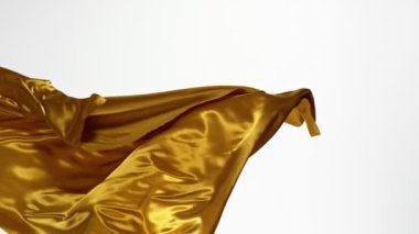 Altın Saten Kumaşın Süper Yavaş Hareketi. High Speed Cinema Camera 'da çekildi, 1000 fps. Beyaz Arkaplanda İzole Edilmiş.
