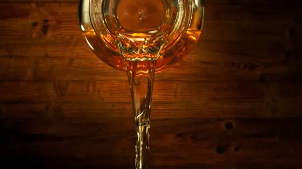 Eine Flasche Whiskey Mit Gießflüssigkeit Detail Der Whiskey Flasche Getränke — Stockfoto