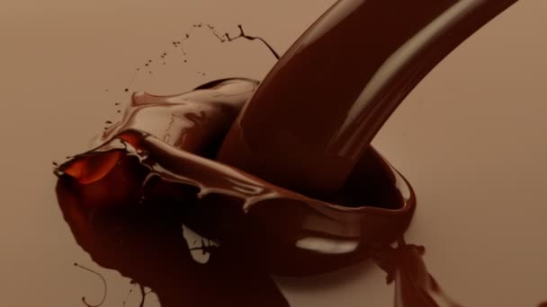 Super Lento Movimento Derramamento Chocolate Quente Derretido Filmado Câmera Cinema — Vídeo de Stock