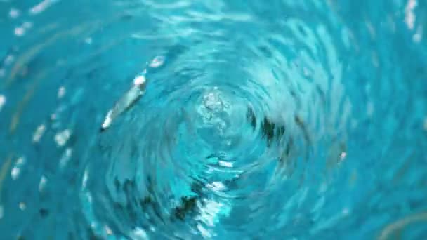 Super Slow Motion Roterande Vatten Twister Shape Med Zooming Camera — Stockvideo