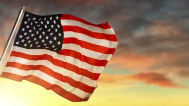 Arka planda Sky ile ABD Bayrağını Dalgalandırmanın Süper Yavaş Hareketi. Yüksek Hız Sinema Kamerası, 1000fps.