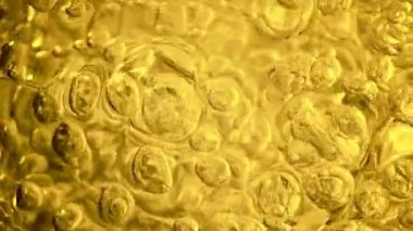 Süper Yavaş Kabaran Altın Sıvının Detaylı Hareketi. Ekstrem Makro Vuruş, Soyut Doku. Yüksek Hız Sinema Kamerası, 1000 fp..