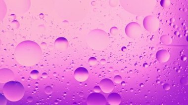 Suda Akan Yağ Kabarcıklarının Yavaş Hareketi. Soyut Renkli Arkaplan. Yüksek Hız Sinema Kamerasında Çekim.