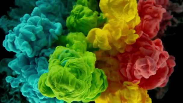 Suda Renkli Boyaların Süper Yavaş Hareketi Kara Arkaplan Izole Edilmiş — Stok video