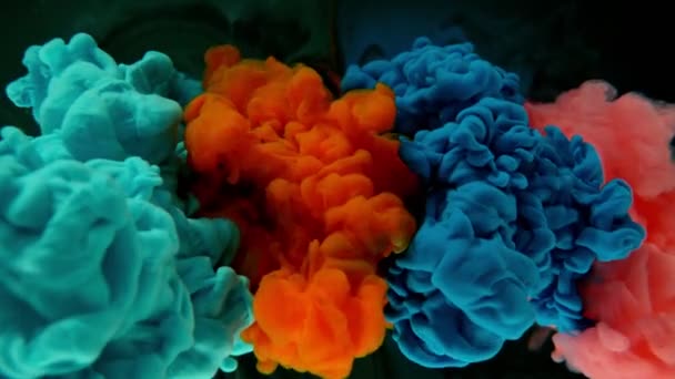 Super Cámara Lenta Pinturas Coloreadas Que Mezclan Agua Aislado Sobre Clip De Vídeo