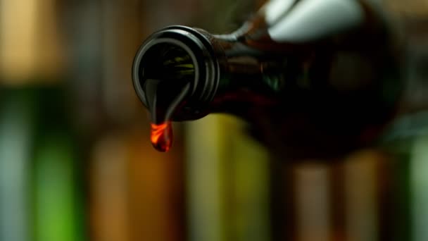 카메라 와인을 부어의 시네마 카메라에 1000 Fps 카메라는 유리로 스트림을 — 비디오