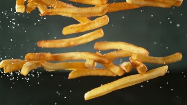 Super Slow Motion Flying French Fries Filmado Cámara Cine Alta — Vídeo de stock
