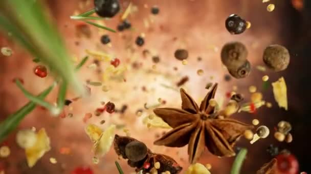 Super Slow Motion Falling Rotating Spices Mix Filmado Cámara Cine — Vídeo de stock