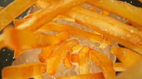 Freeze Motion Von Fliegenden Pommes Tischansicht Konzept Des Flying Food Stockbild
