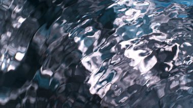 Açık Mavi Yüzeyde Suyun Üst Manzarası Karanlık Dalgalar. Taze Soyut Su Dokusunun Stüdyo Çekimi.